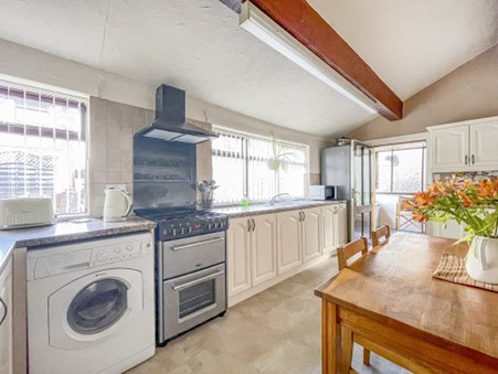 65 Hollinbank Lane, Heckmondwike, West Yorkshire, WF16 9NW