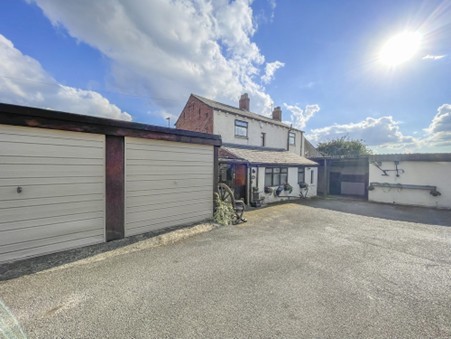 65 Hollinbank Lane, Heckmondwike, West Yorkshire, WF16 9NW