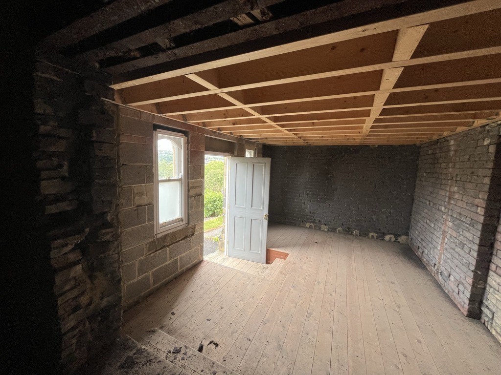 Edgerton Cemetery Lodge, Cemetery Road, Edgerton, Huddersfield, West Yorkshire, HD1 5NF