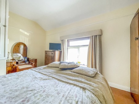 65 Hollinbank Lane, Heckmondwike, West Yorkshire, WF16 9NW