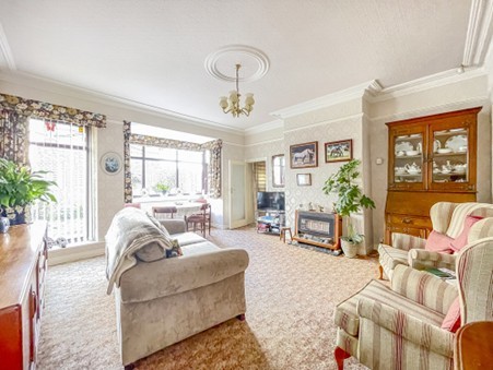 65 Hollinbank Lane, Heckmondwike, West Yorkshire, WF16 9NW