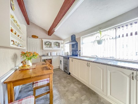 65 Hollinbank Lane, Heckmondwike, West Yorkshire, WF16 9NW