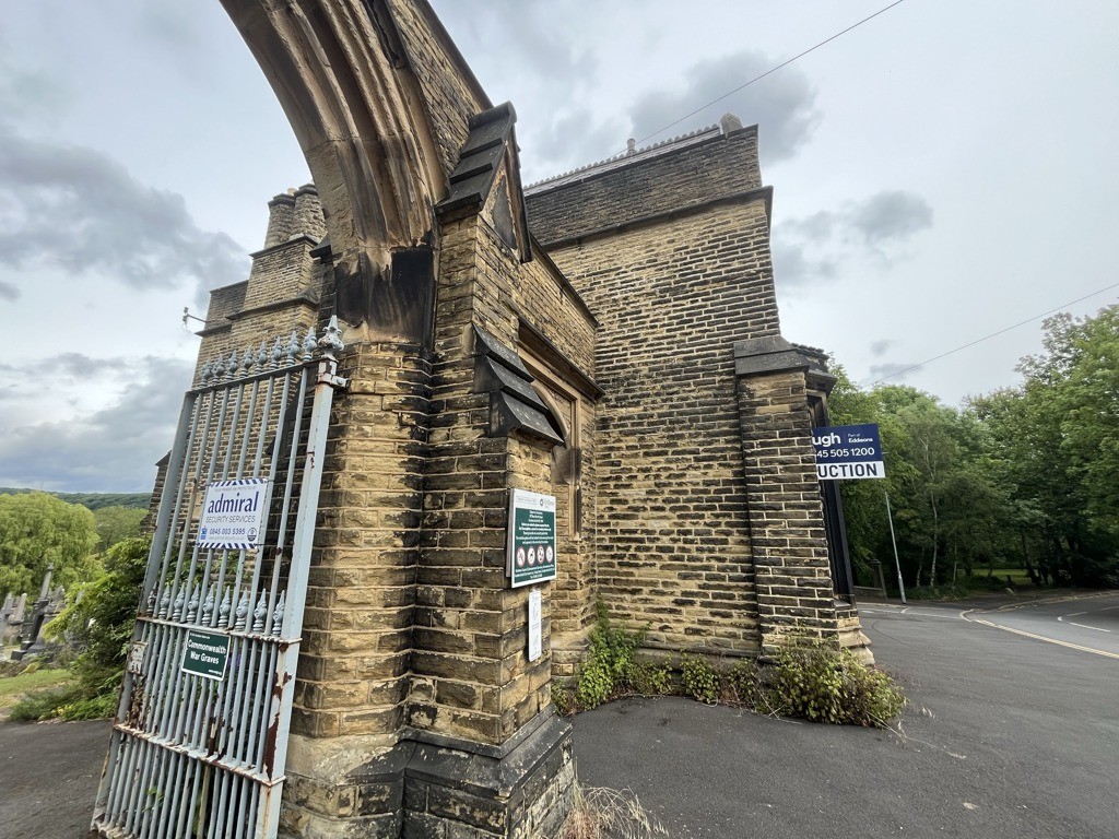 Edgerton Cemetery Lodge, Cemetery Road, Edgerton, Huddersfield, West Yorkshire, HD1 5NF