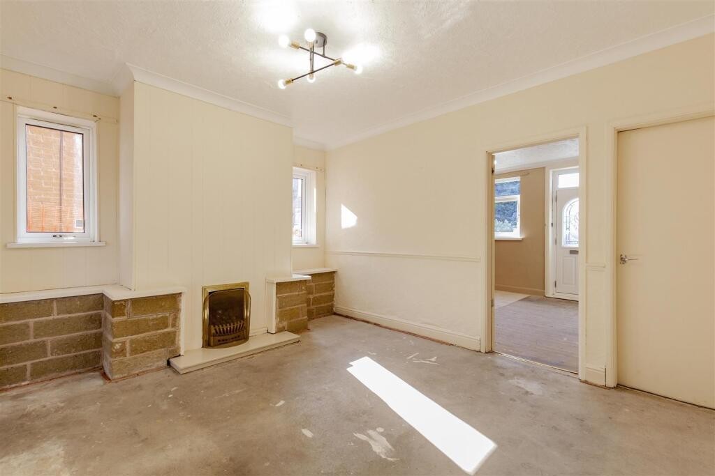 16 Chapman Lane, Grassmoor, Chesterfield, Derbyshire, S42 5EN