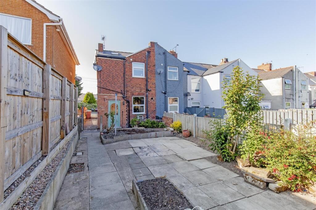 16 Chapman Lane, Grassmoor, Chesterfield, Derbyshire, S42 5EN