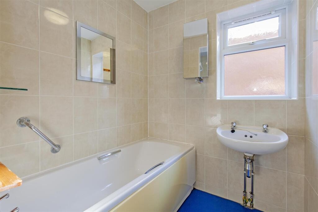 16 Chapman Lane, Grassmoor, Chesterfield, Derbyshire, S42 5EN