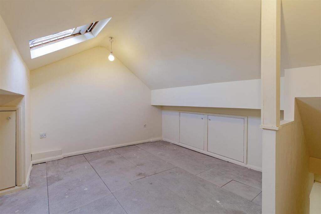 16 Chapman Lane, Grassmoor, Chesterfield, Derbyshire, S42 5EN