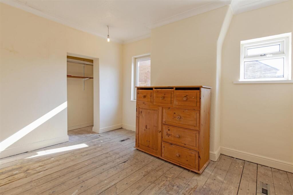 16 Chapman Lane, Grassmoor, Chesterfield, Derbyshire, S42 5EN