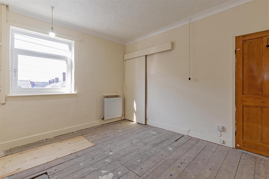 16 Chapman Lane, Grassmoor, Chesterfield, Derbyshire, S42 5EN