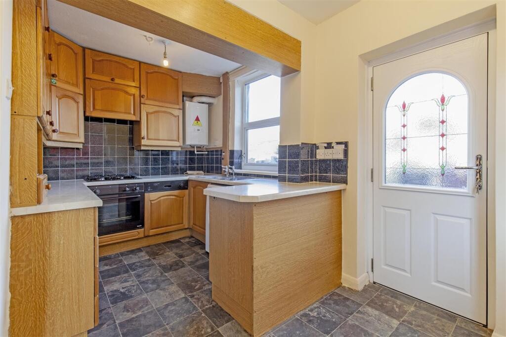 16 Chapman Lane, Grassmoor, Chesterfield, Derbyshire, S42 5EN