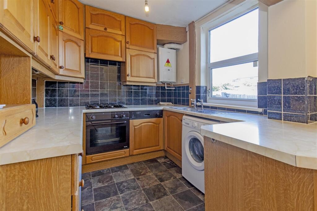 16 Chapman Lane, Grassmoor, Chesterfield, Derbyshire, S42 5EN