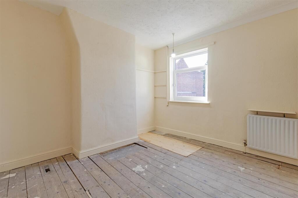 16 Chapman Lane, Grassmoor, Chesterfield, Derbyshire, S42 5EN